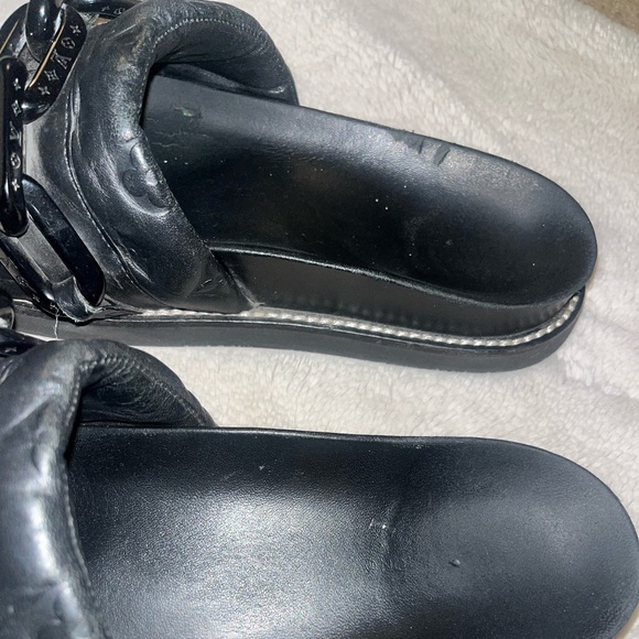 Louis Vuitton Leather Chain-Link Accents Slides - Picture 5 of 16